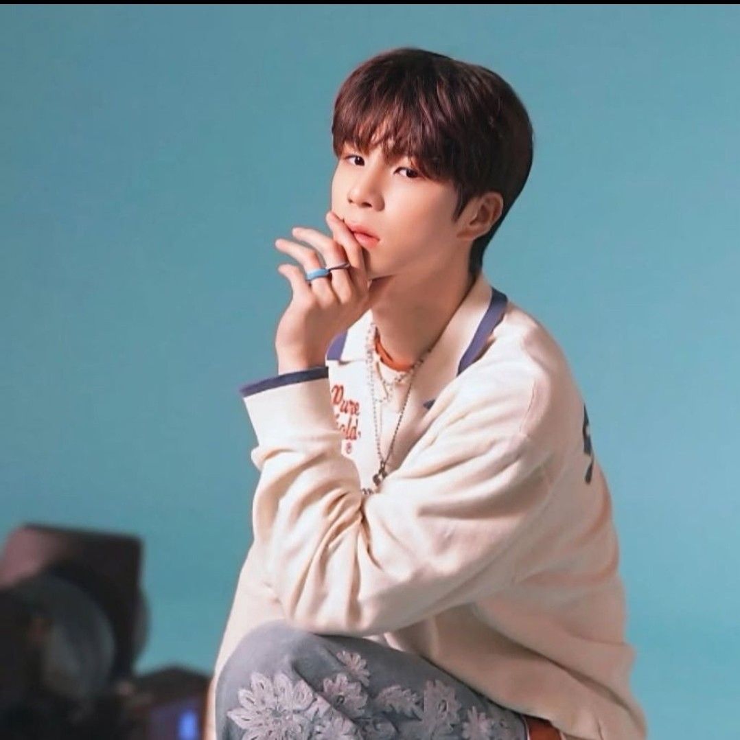 A moment captured by a fan of Jeong Dongwon