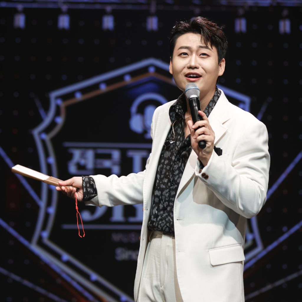 Behind-the-scenes cut of Min Soohyun