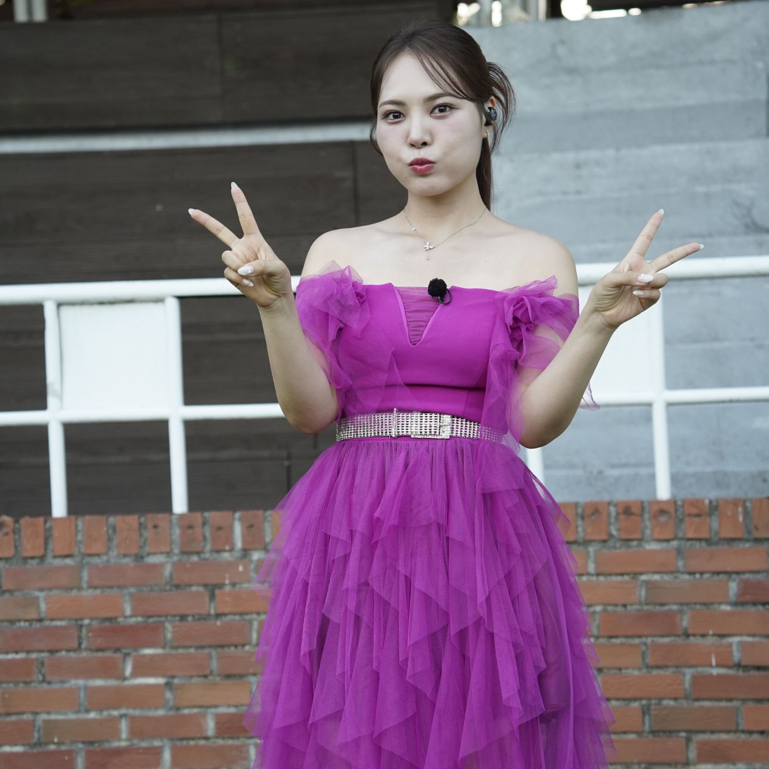 Behind-the-scenes cut of Miss Kim