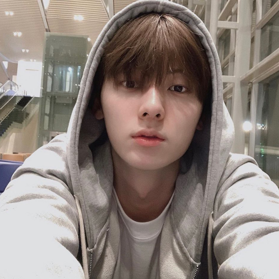 Behind-the-scenes cut of Hwang Minhyun