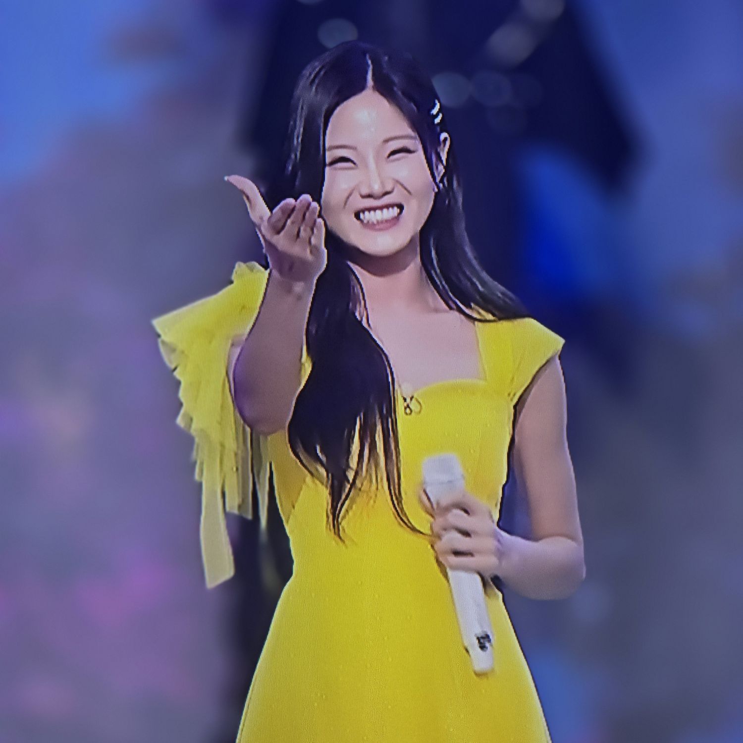 A moment captured by a fan of Bae Ahyeon