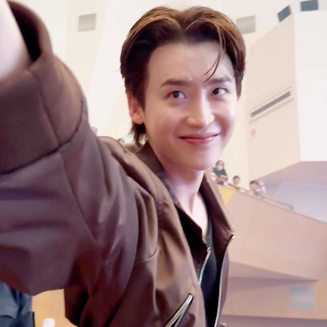 Recent activity shot of Lee Jongsuk