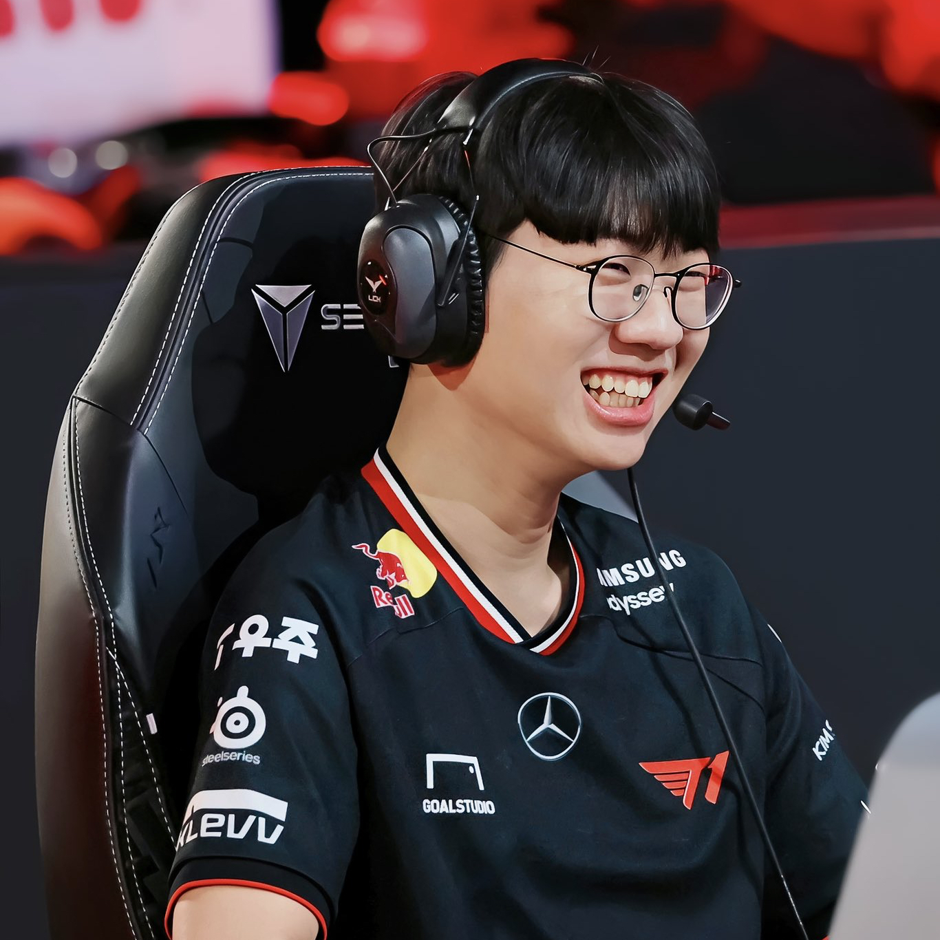 Behind-the-scenes cut of Doran