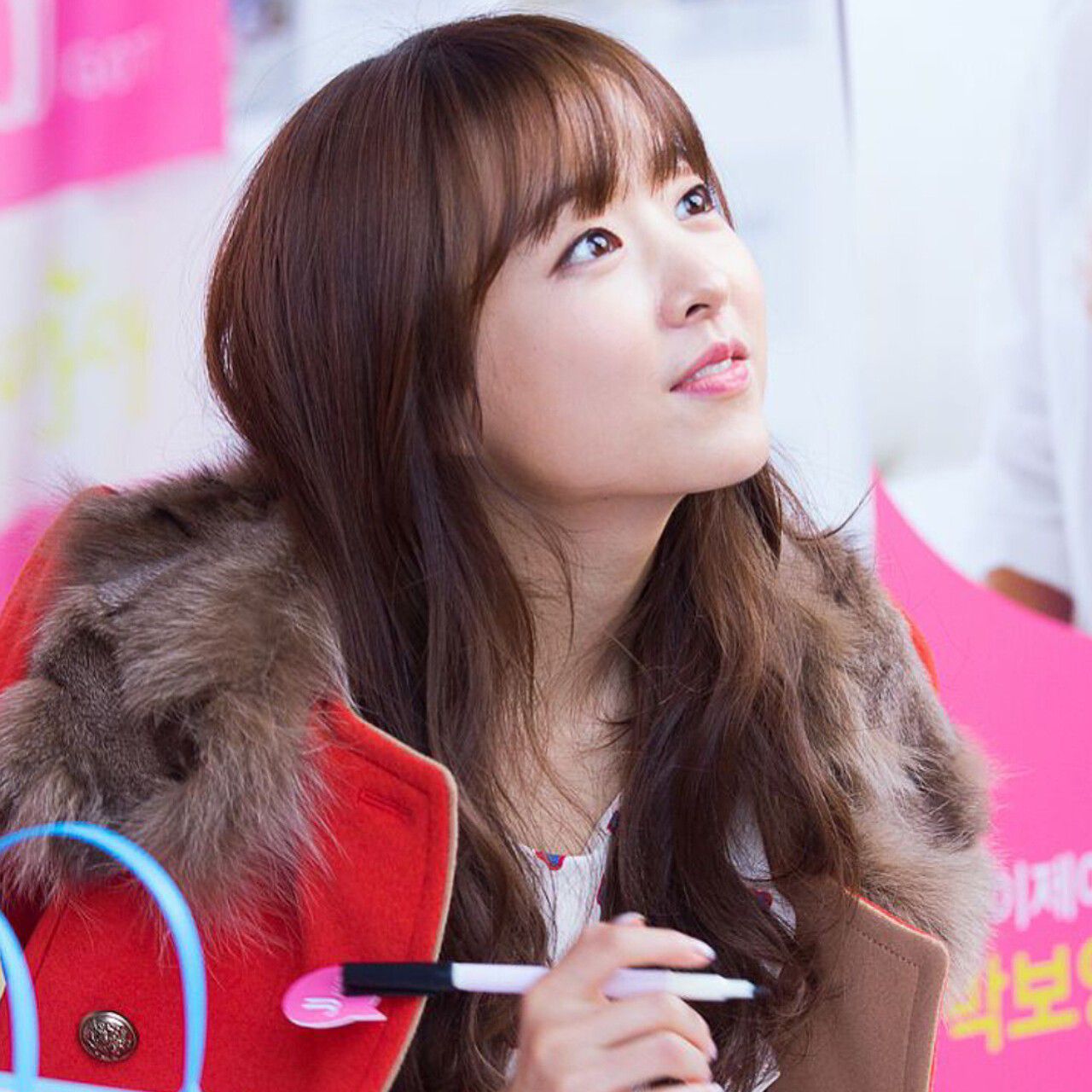 Behind-the-scenes cut of Park Boyoung