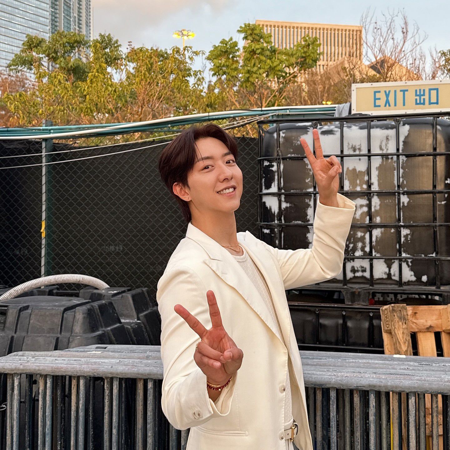 Behind-the-scenes cut of Lee Jungsin