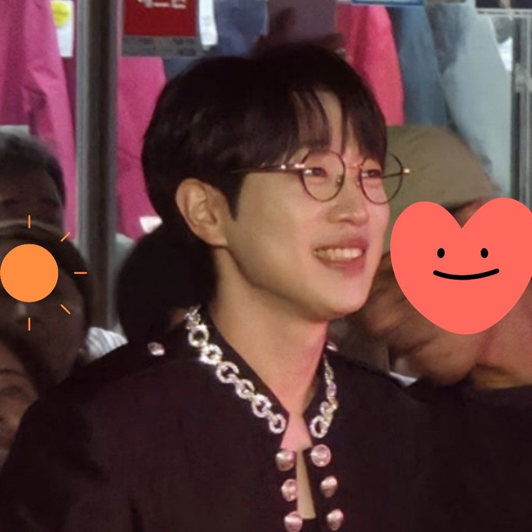 A moment captured by a fan of An Sunghoon
