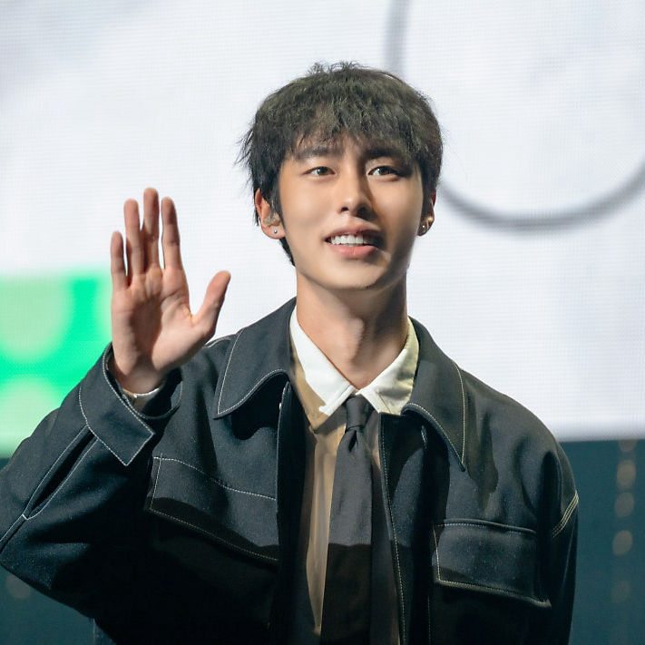 Recent activity shot of Lee Jaewook