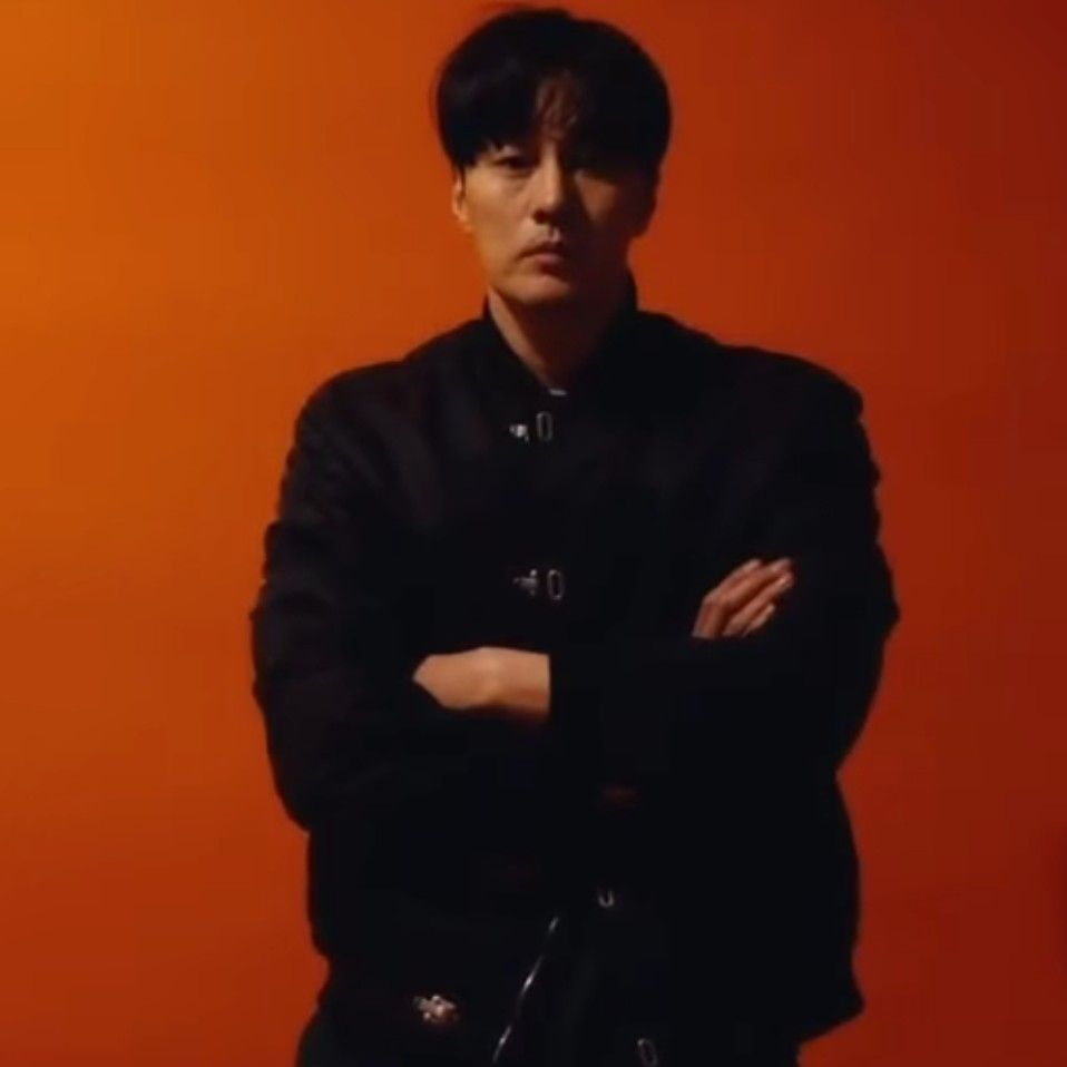 Behind-the-scenes cut of So Jisub