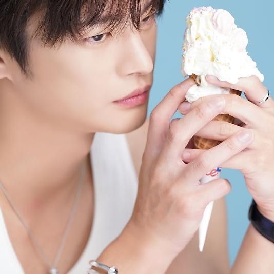 Behind-the-scenes cut of Seo Inguk