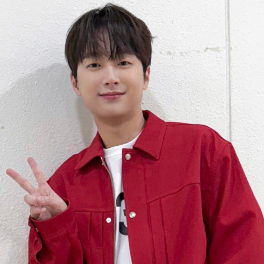 A moment captured by a fan of Lee Chanwon