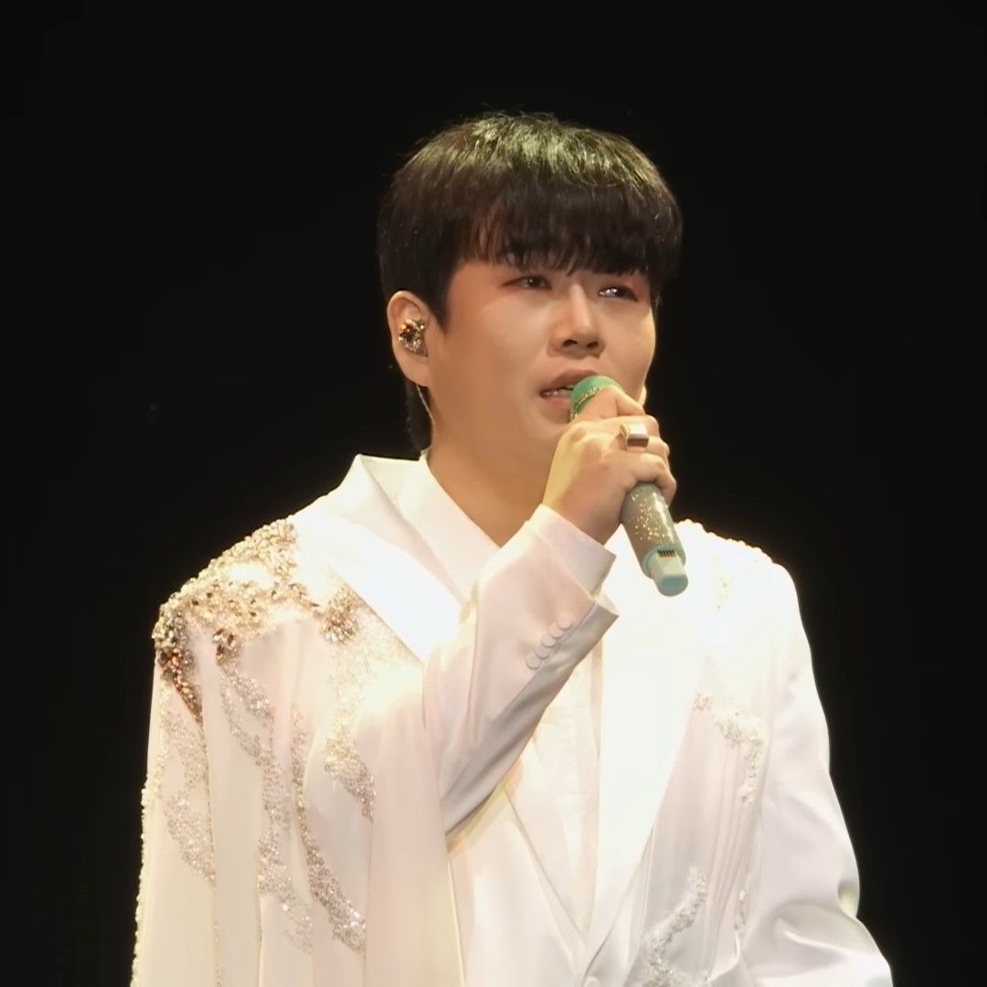 A moment captured by a fan of Hwang Youngwoong