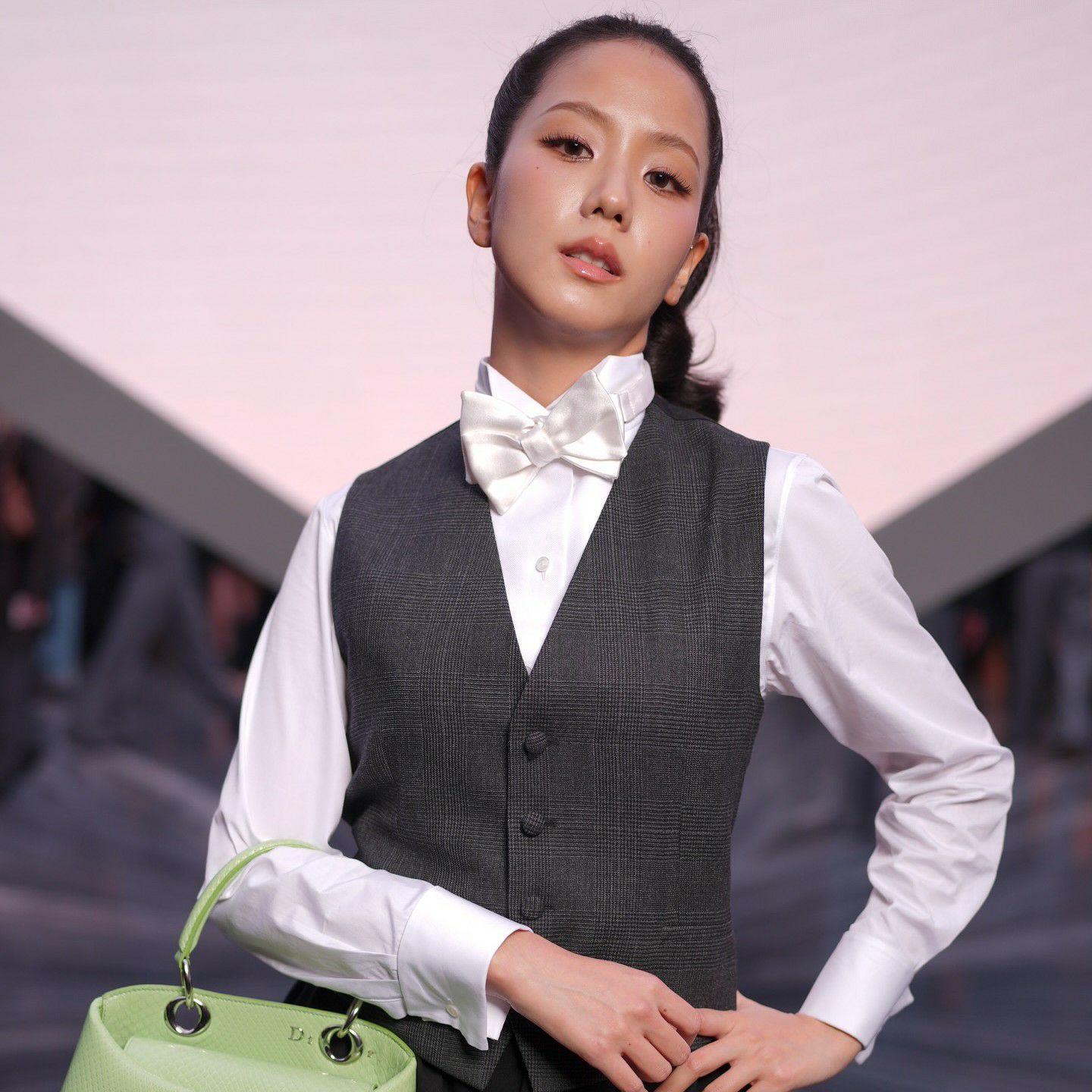 Behind-the-scenes cut of Jisoo (1995)