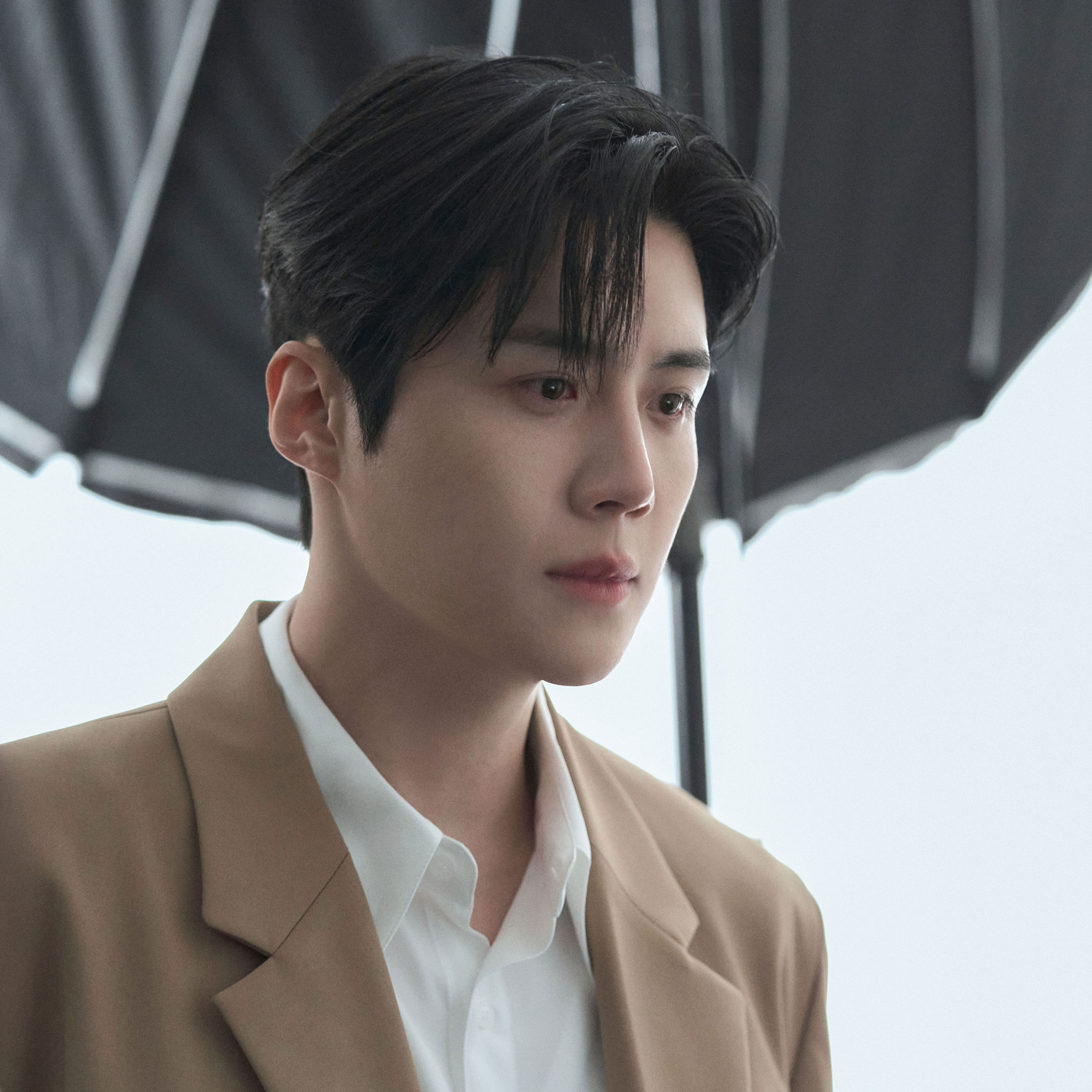 Behind-the-scenes cut of Kim Seonho