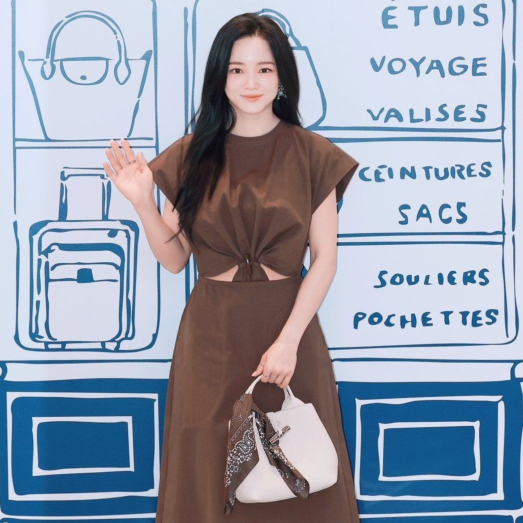 Behind-the-scenes cut of Kim Sejeong