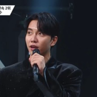 A moment captured by a fan of Lee Seunggi
