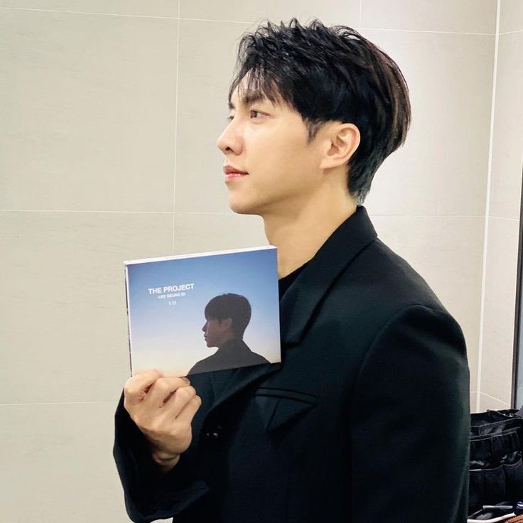 Recent activity shot of Lee Seunggi