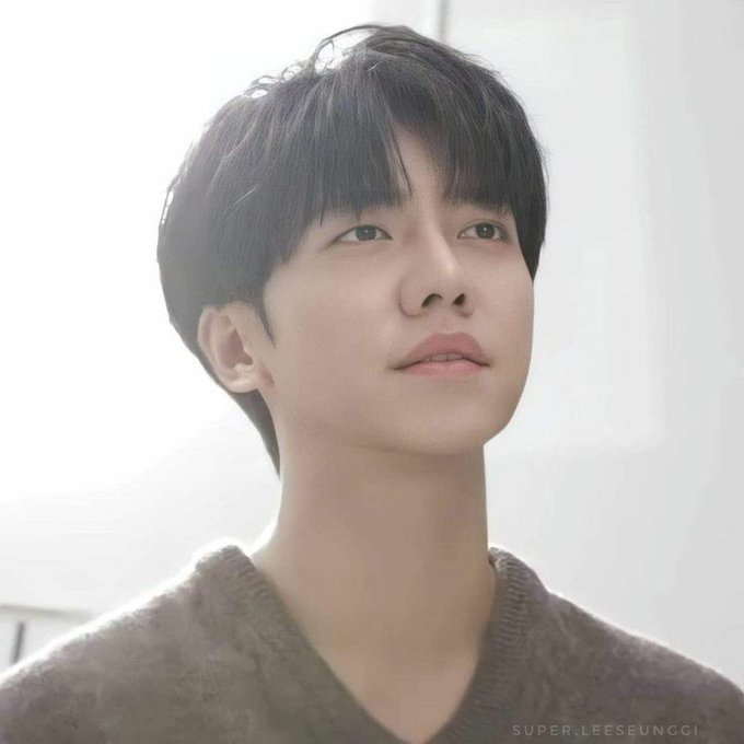 A moment captured by a fan of Lee Seunggi