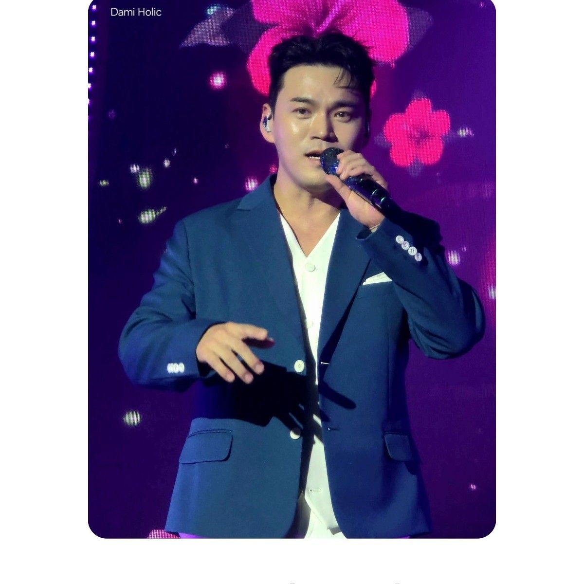 A moment captured by a fan of Lee Jung