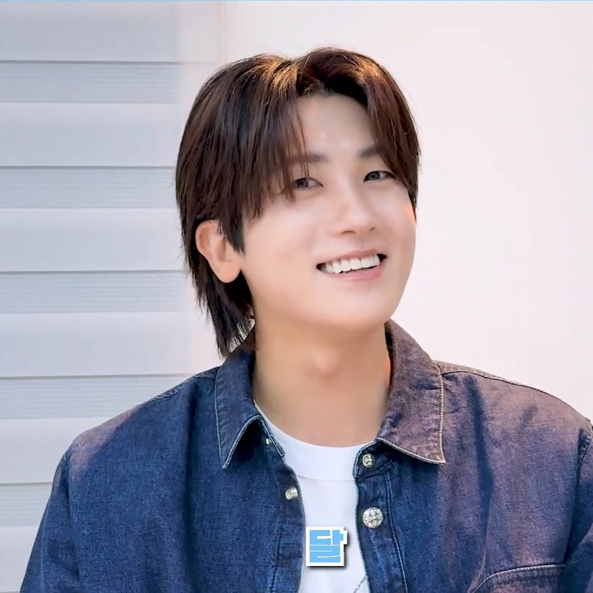 Behind-the-scenes cut of Park Hyungsik