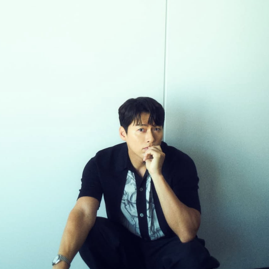 Behind-the-scenes cut of Hyun Bin