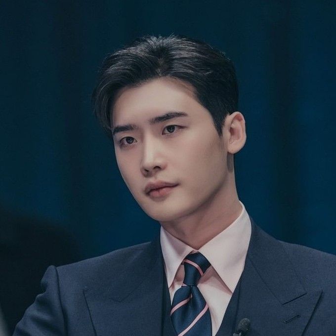 Recent activity shot of Lee Jongsuk