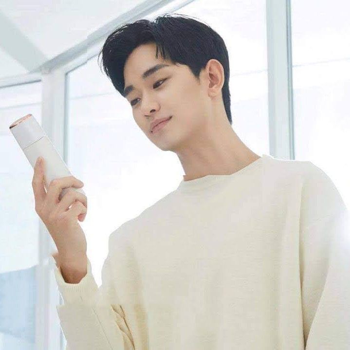A moment captured by a fan of Kim Soohyun