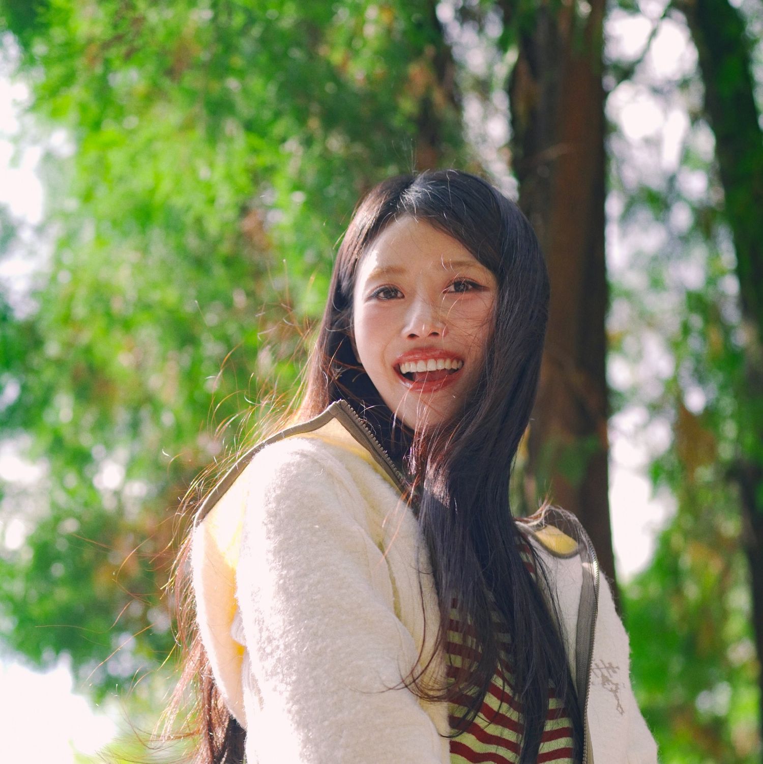 Behind-the-scenes cut of Lee Mijoo