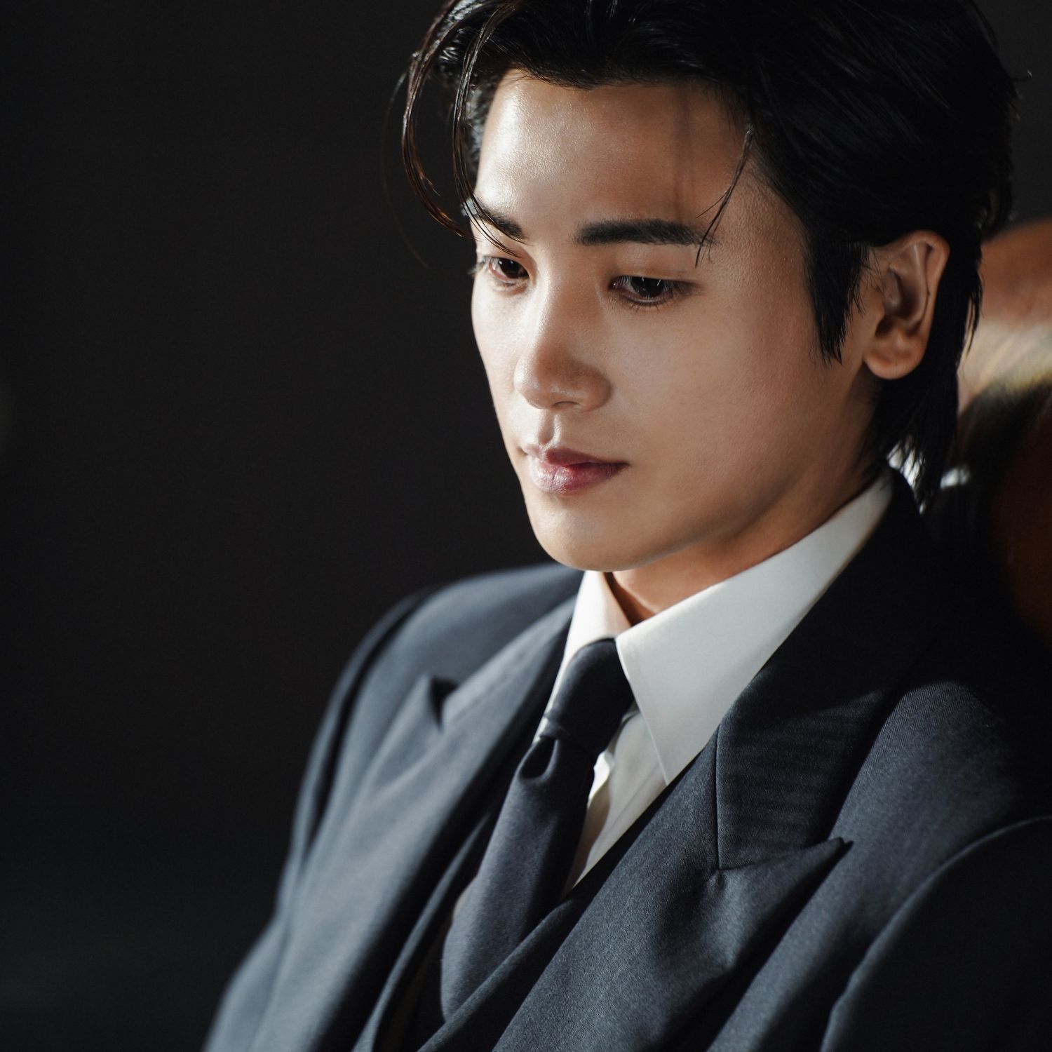Behind-the-scenes cut of Park Hyungsik