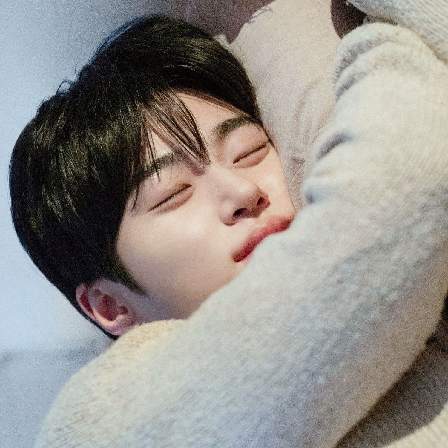 Behind-the-scenes cut of Byeon Wooseok