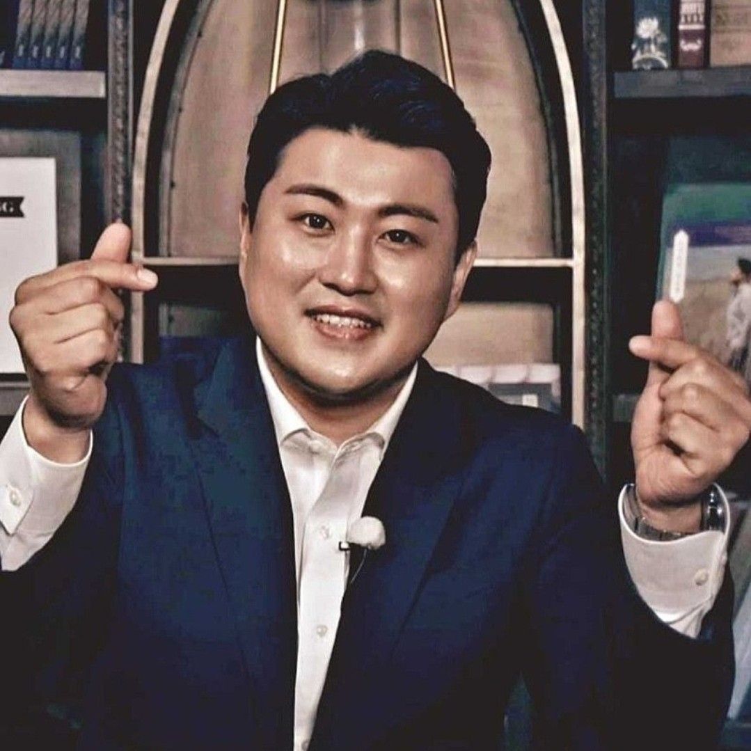 粉絲拍下的金浩中瞬間
