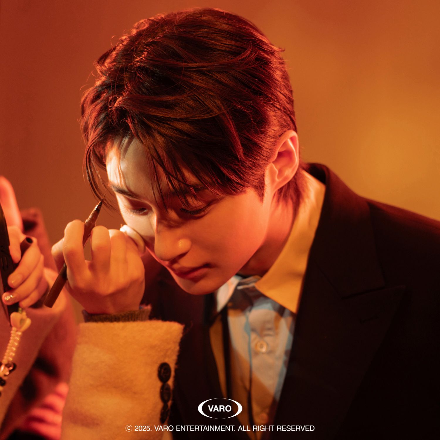 Behind-the-scenes cut of Byeon Wooseok