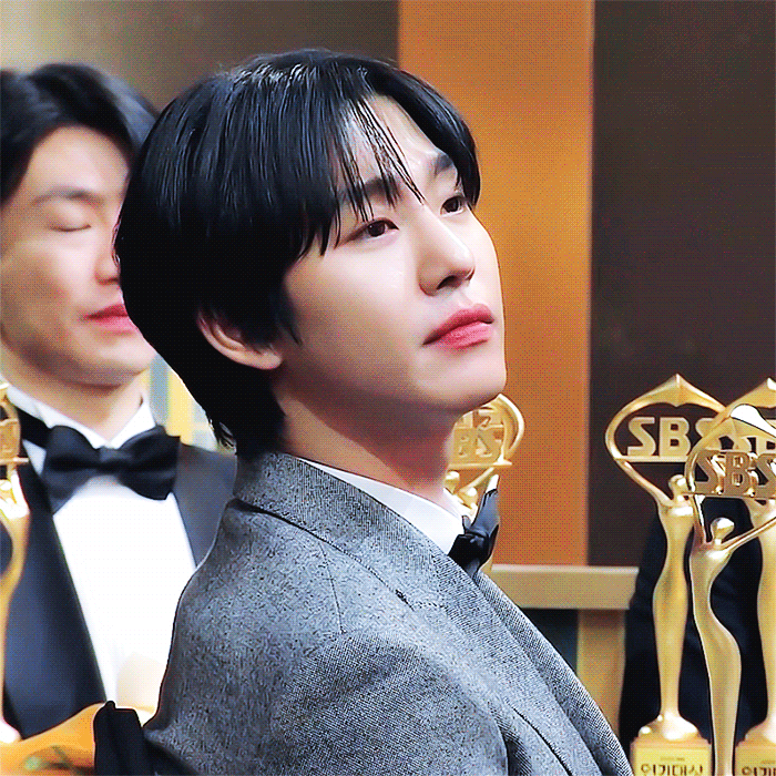 粉丝拍下的安孝燮瞬间