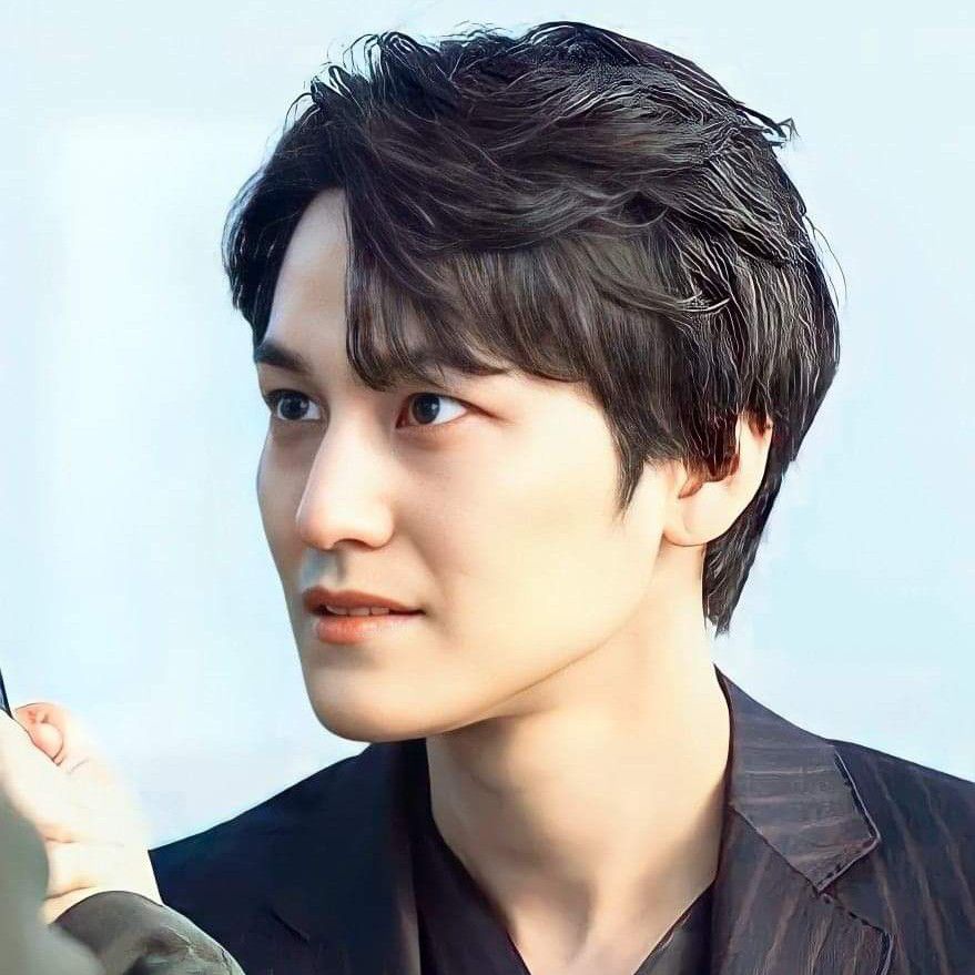 Behind-the-scenes cut of Kim Bum