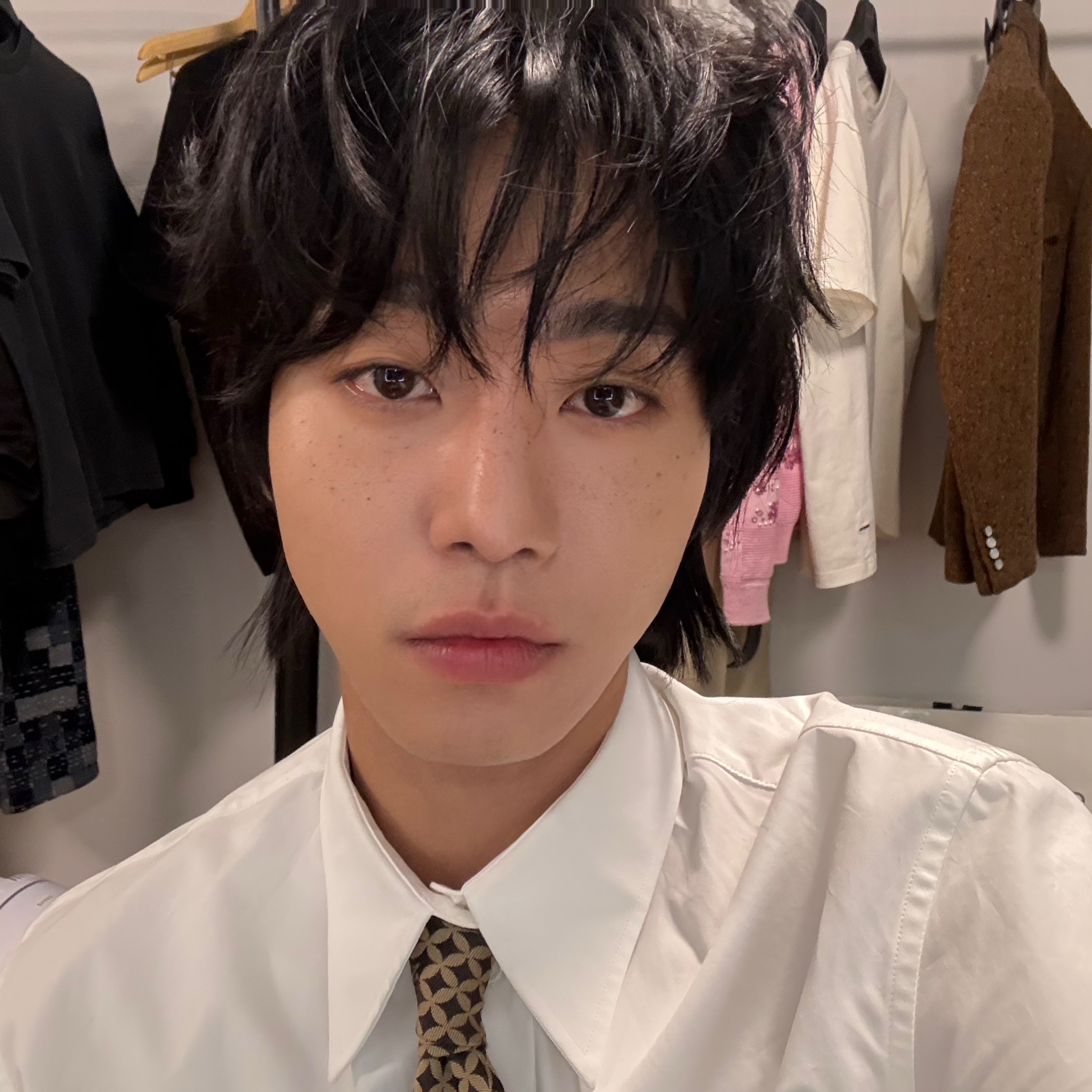 Behind-the-scenes cut of Ahn Hyoseop