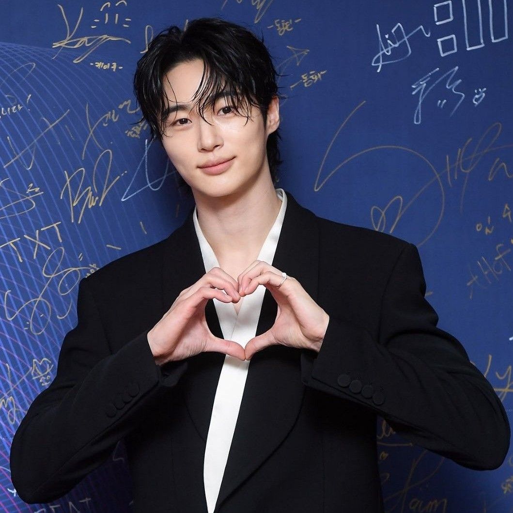 Recent activity shot of Byeon Wooseok