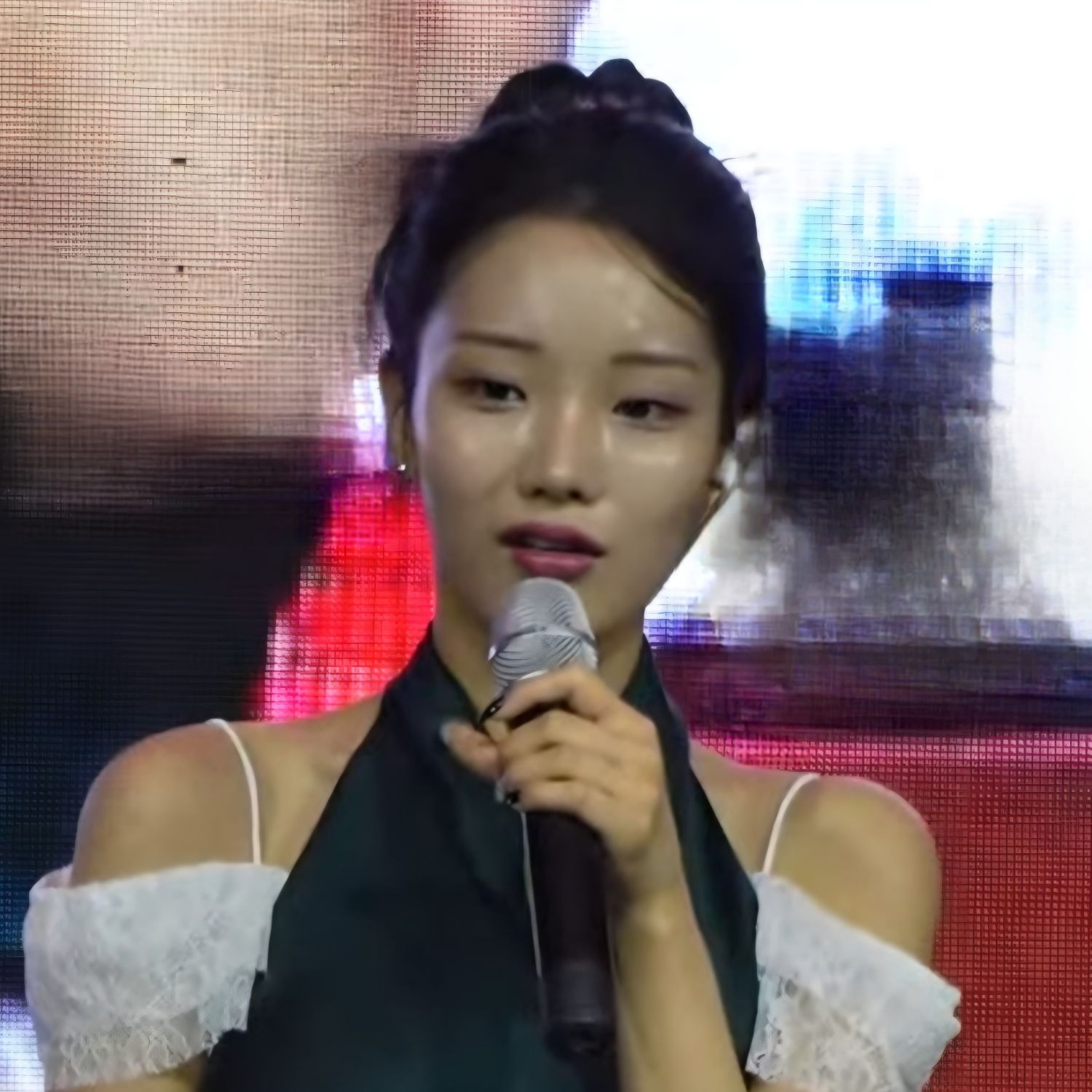 A moment captured by a fan of Kim Soyeon (2004)