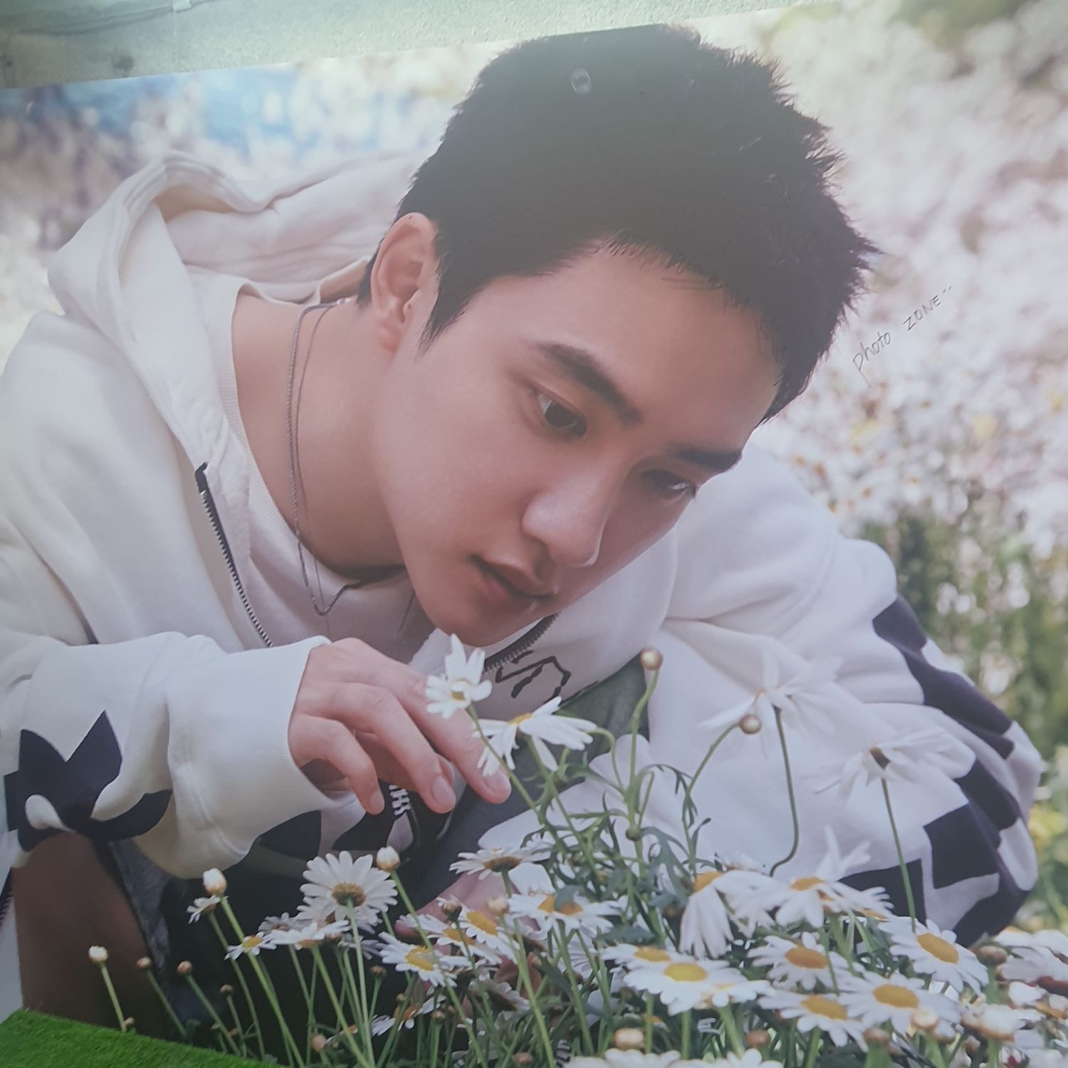 Behind-the-scenes cut of Doh Kyungsoo (D.O.)