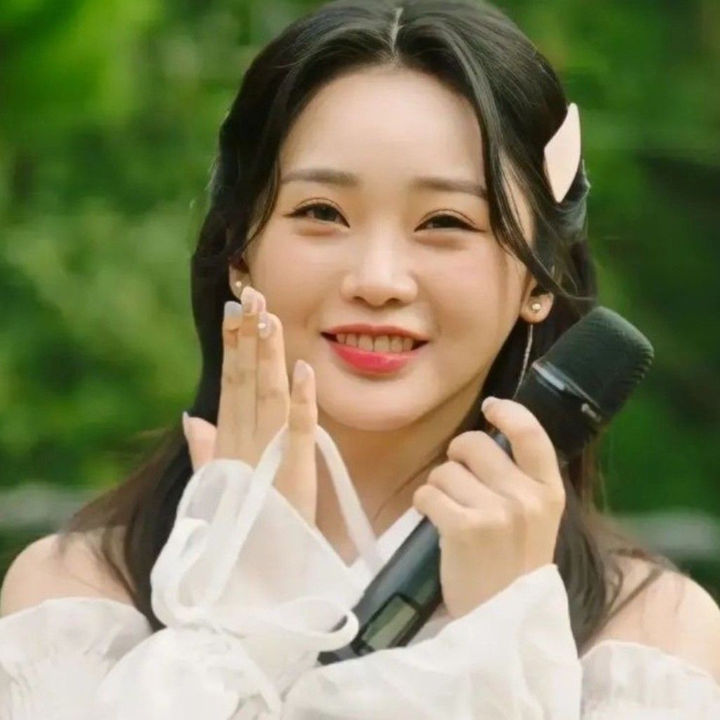 Behind-the-scenes cut of Hong Jiyoon