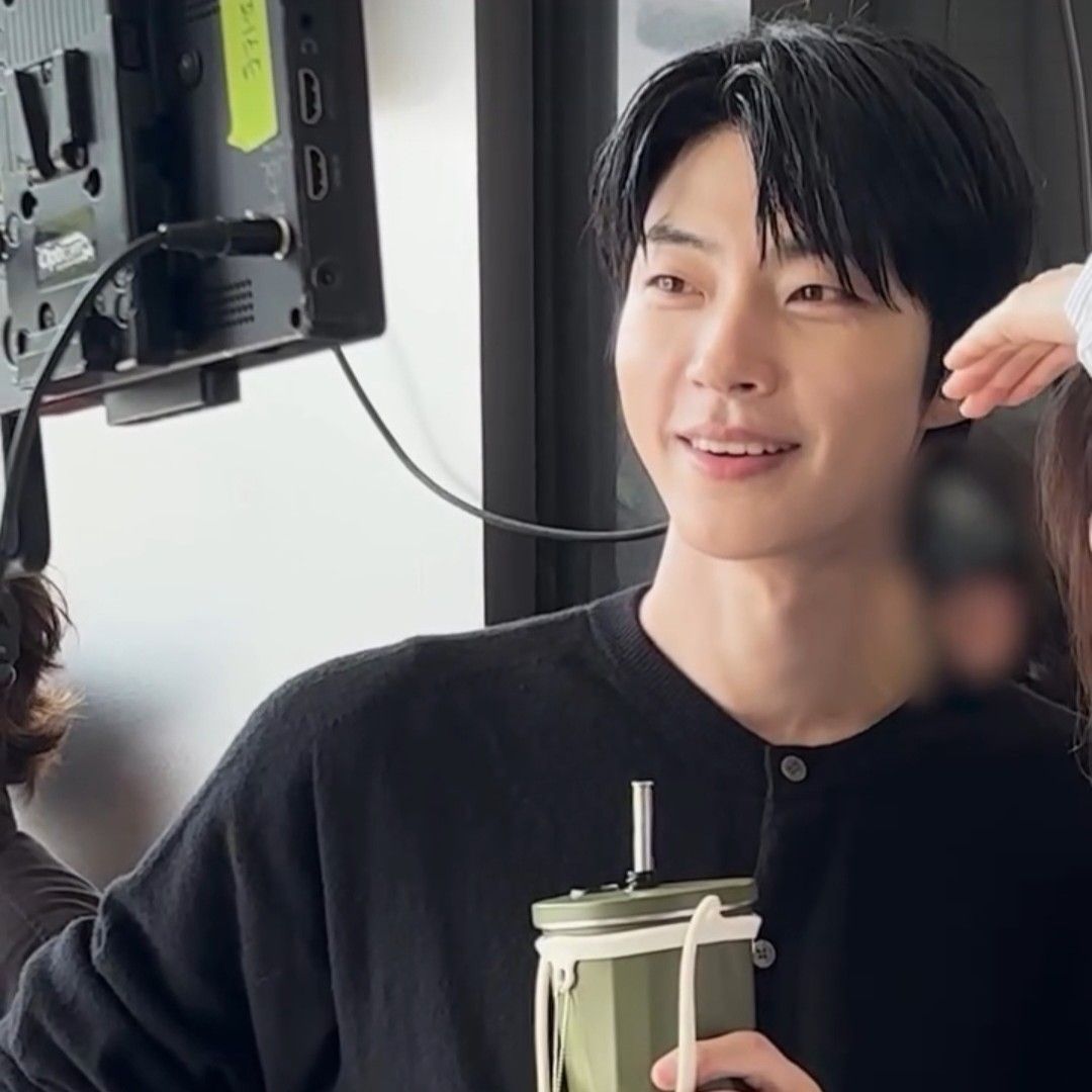 Behind-the-scenes cut of Hwang Inyoup