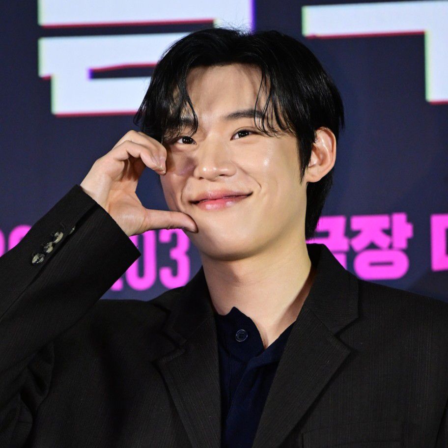 Behind-the-scenes cut of Kim Sungcheol