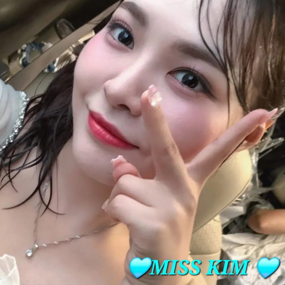Behind-the-scenes cut of Miss Kim
