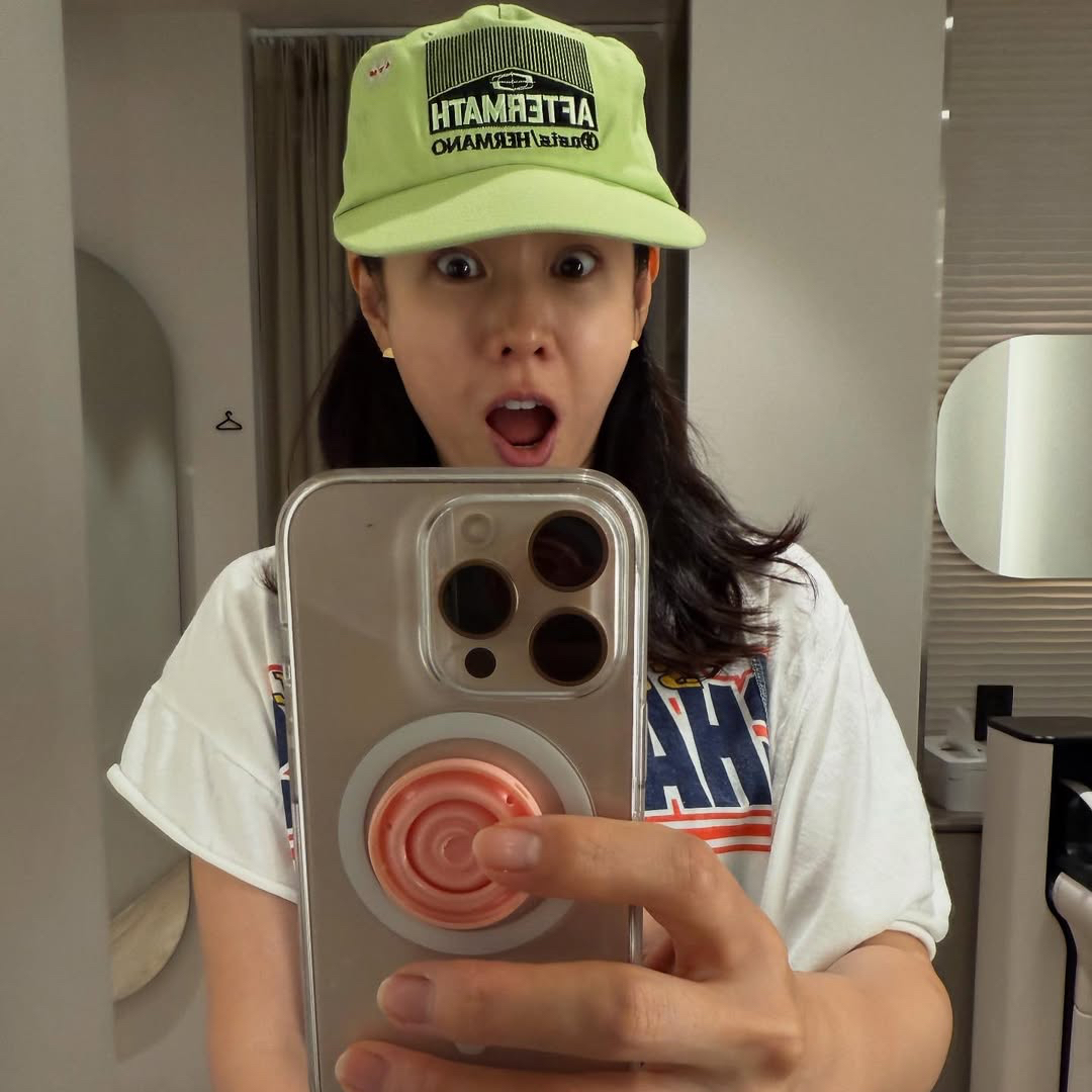 Behind-the-scenes cut of Son Yejin