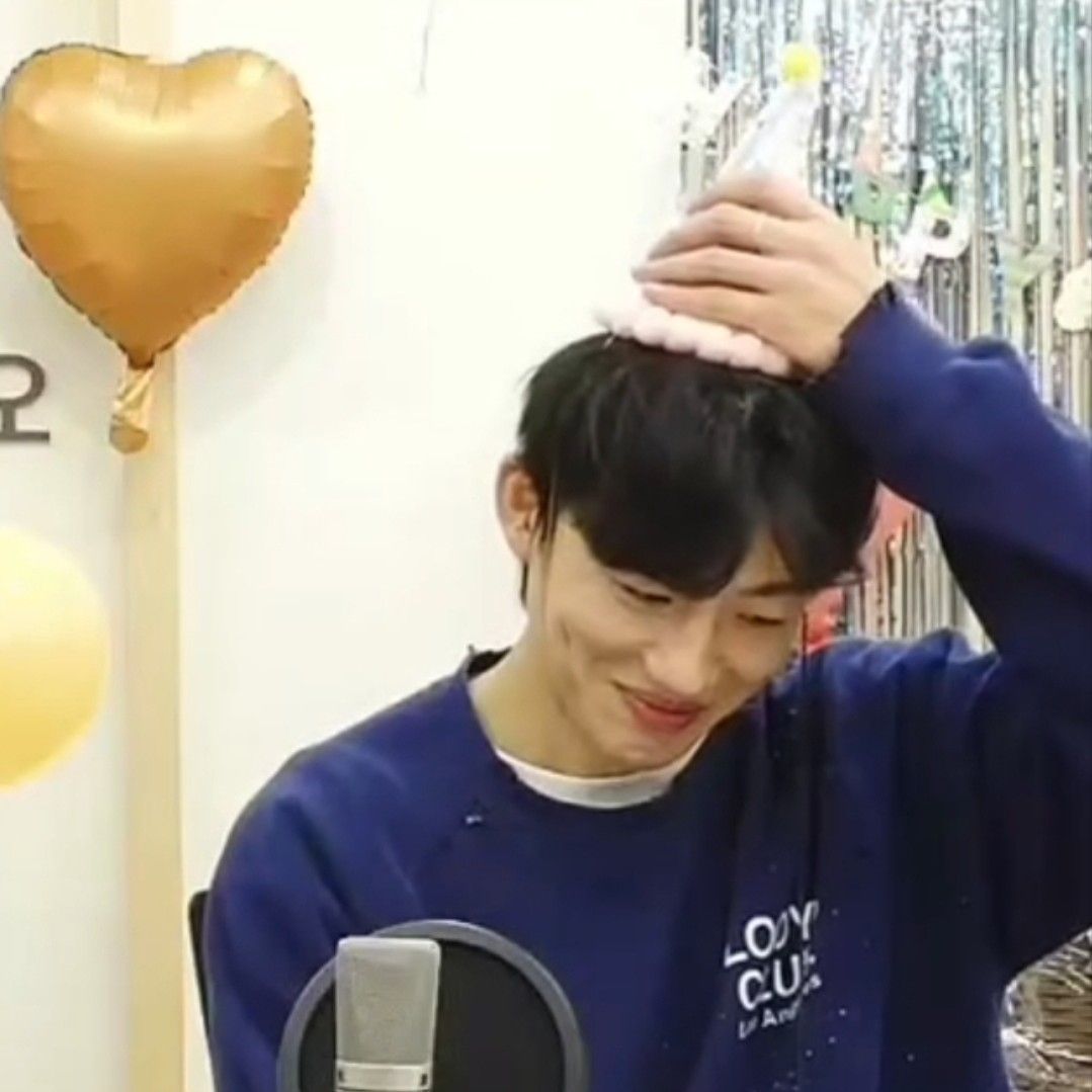 Behind-the-scenes cut of Shin Seungtae