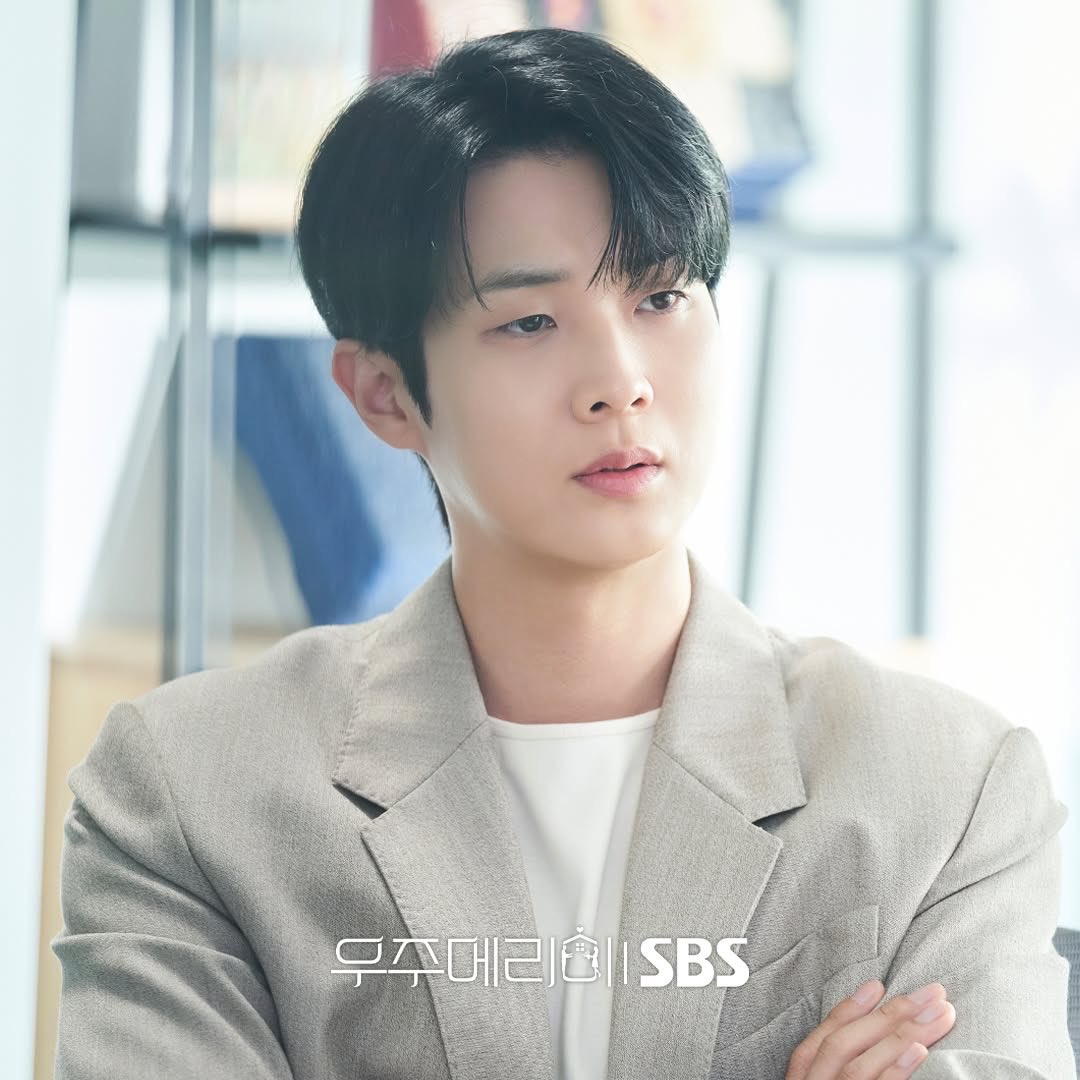 A moment captured by a fan of Choi Wooshik