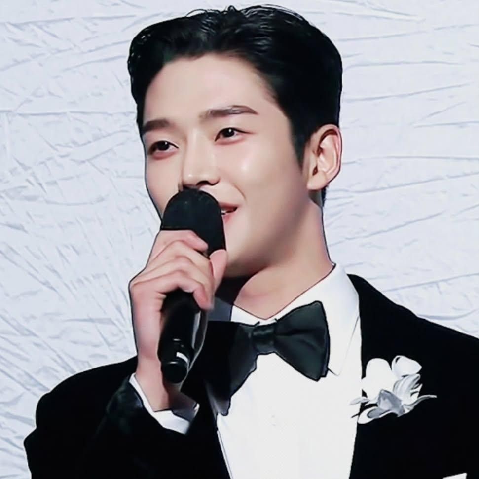 Foto kegiatan terbaru dari Rowoon