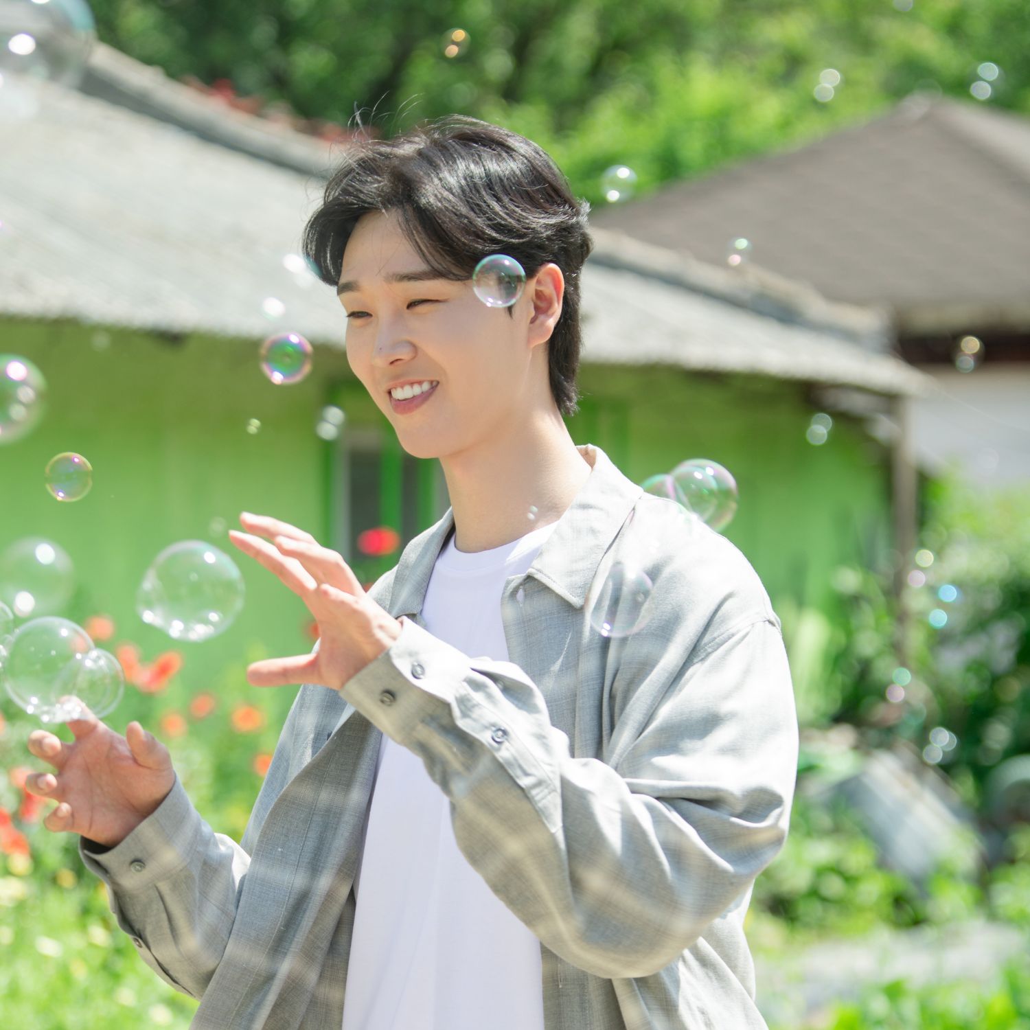 Recent activity shot of Song Minjun