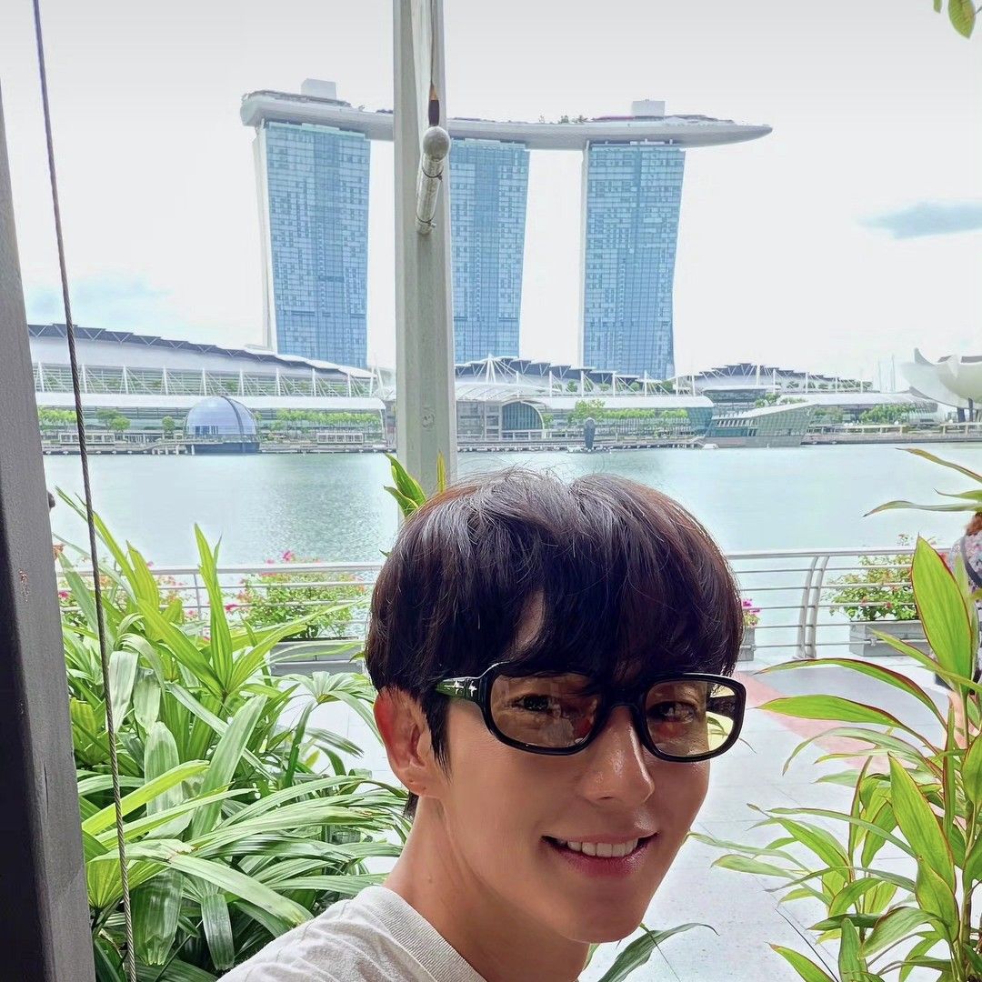 Behind-the-scenes cut of Lee Joongi