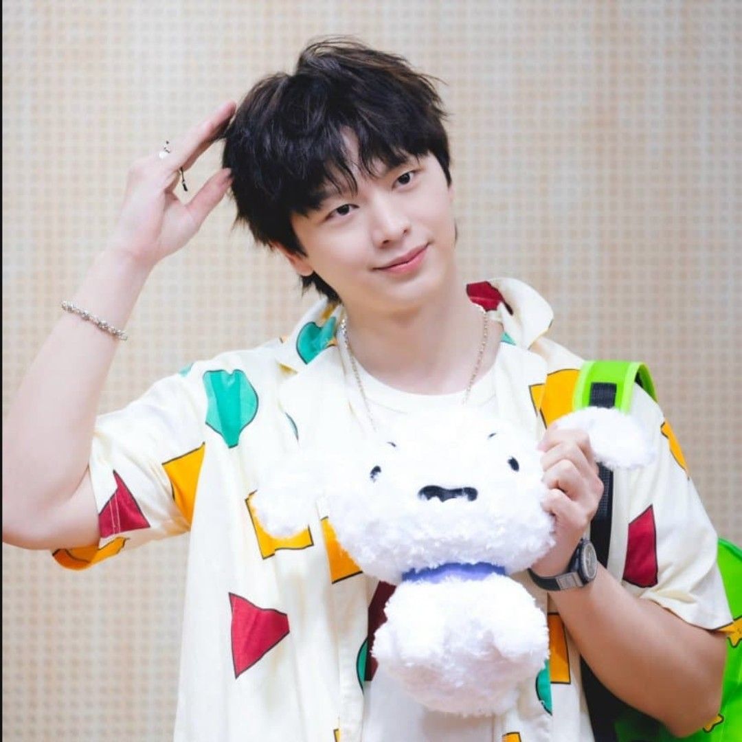 Latest photo of Yook Sungjae