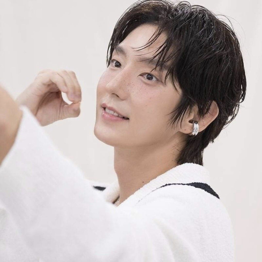 Recent activity shot of Lee Joongi