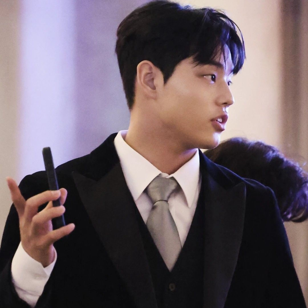 Behind-the-scenes cut of Moon Dongju